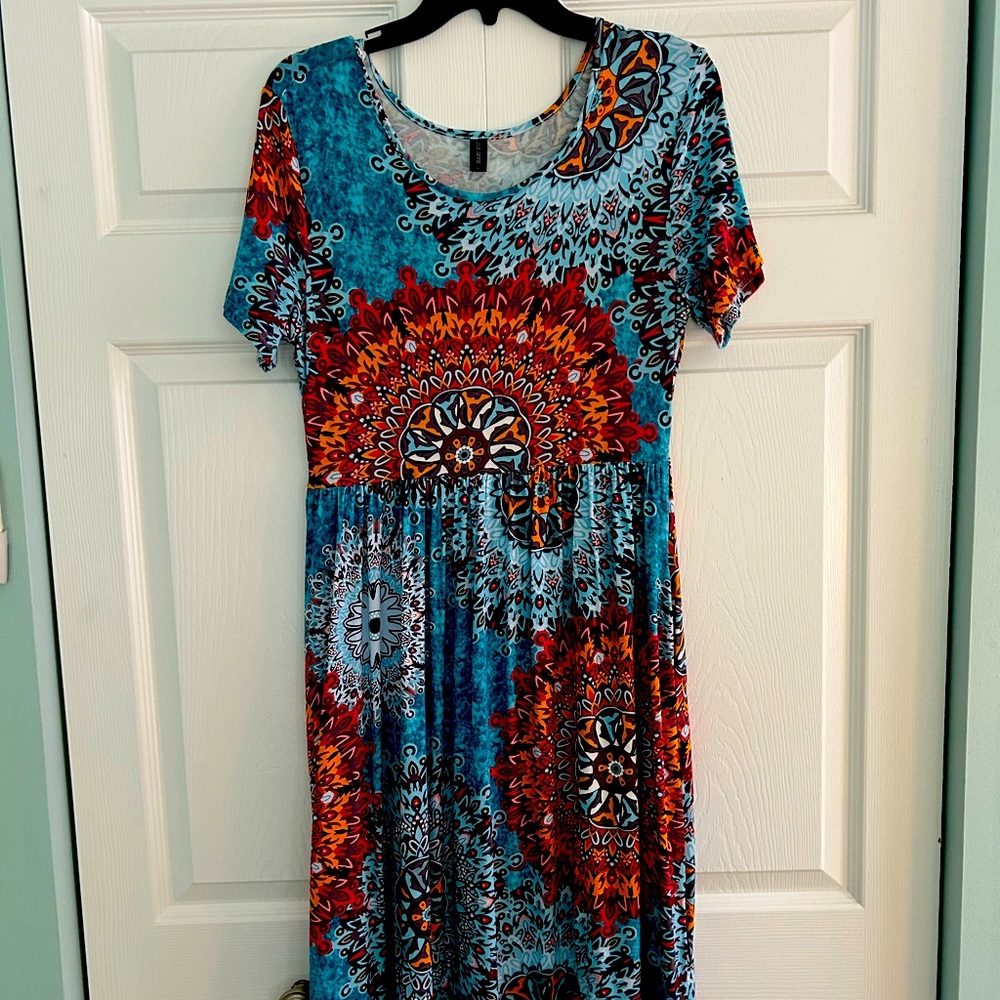 Cute summer/fall tee shirt dress.